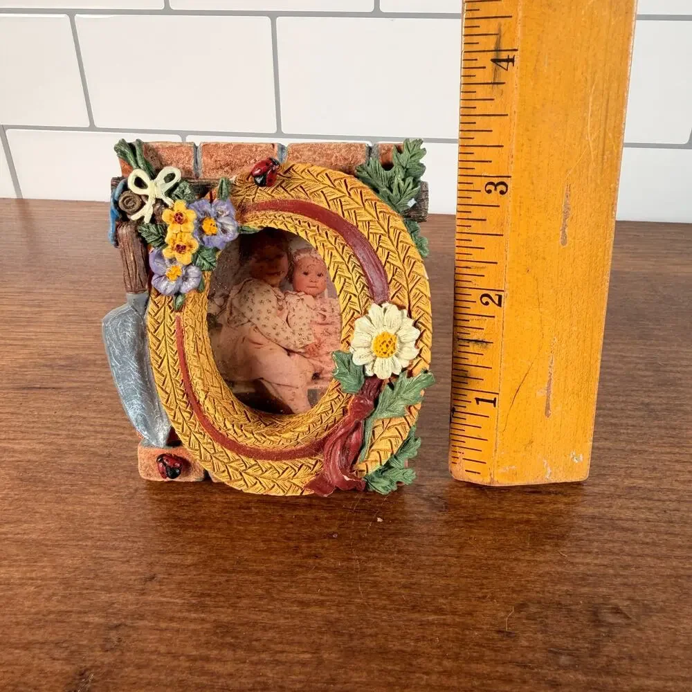 Vintage Cottagecore Garden Straw Hat Resin Mini Picture Frame